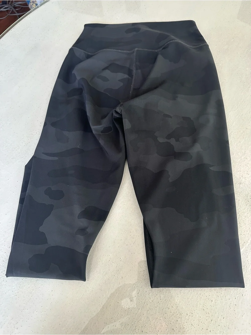 ALO Yoga High-Waist Camo Vapor Leggings — Black